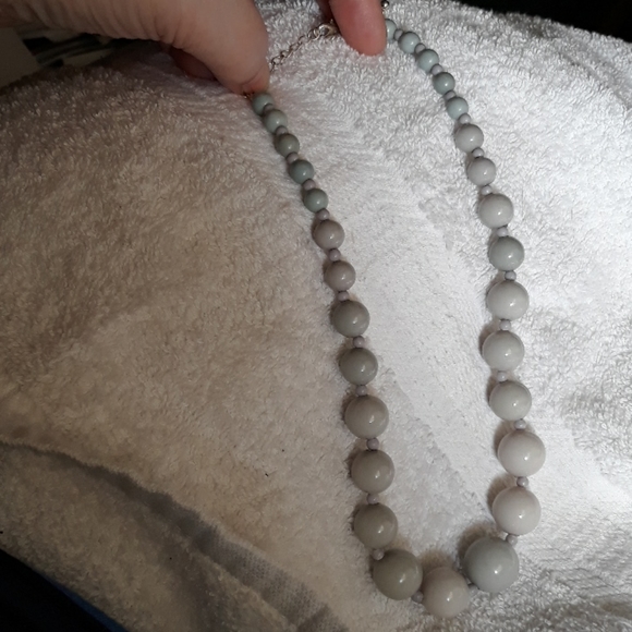 Jewelry - Gray bead necklace
